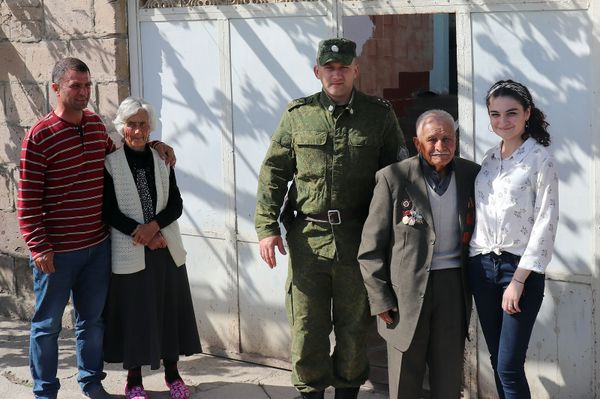 Не только 9 мая: почему в Армении 93-летнего ветерана поздравляют целый месяц - Sputnik Армения