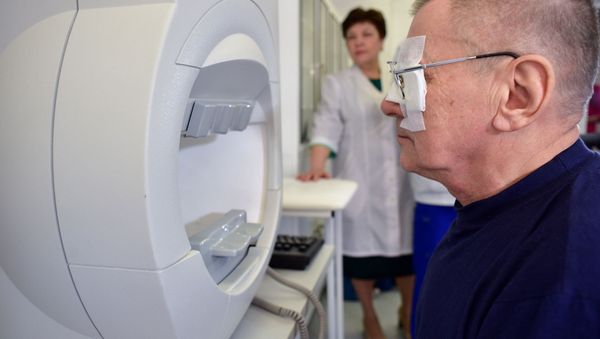 Пациент в глазной клинике - Sputnik Армения