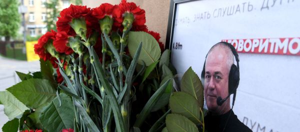 Москвичи несут цветы в память о С. Доренко - Sputnik Армения