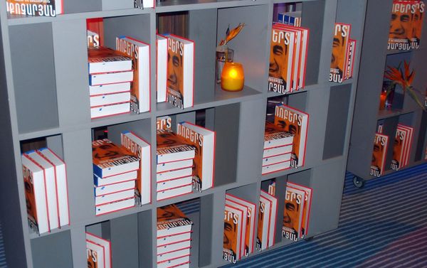 Презентация книги Роберта Кочаряна Жизнь и свобода (12 мая 2019). Еревaн - Sputnik Армения