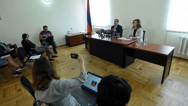 Пресс-конференция министра здравоохранения Арсена Торосяна по итогам первого года пребывания на посту (13 мая 2019). Еревaн Пресс-конференция министра здравоохранения Арсена Торосяна по итогам первого года пребывания на посту (13 мая 2019). Еревaн - Sputnik Արմենիա