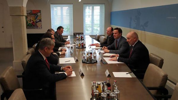 Встреча премьер-министров Армении и Люксембурга Никола Пашиняна и Ксавье Беттеля (13 мая 2019). Люксембург Встреча премьер-министров Армении и Люксембурга Никола Пашиняна и Ксавье Беттеля (13 мая 2019). Люксембург - Sputnik Արմենիա