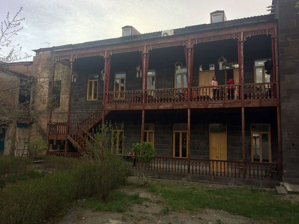 Забытая частичка истории Гюмри: что станет с домом любви Фрунзика Мкртчяна и Гали Новенц - Sputnik Армения