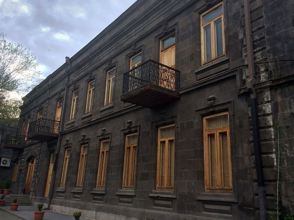 Забытая частичка истории Гюмри: что станет с домом любви Фрунзика Мкртчяна и Гали Новенц - Sputnik Армения