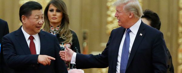 Президент США Дональд Трамп председатель КНР Си Цзиньпин перед началом государственного ужина с первыми леди в большом Народном зале (9 ноября 2017). Пекин Президент США Дональд Трамп председатель КНР Си Цзиньпин перед началом государственного ужина с первыми леди в большом Народном зале (9 ноября 2017). Пекин - Sputnik Армения