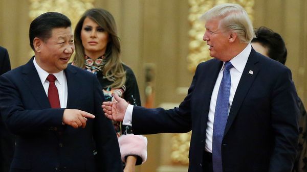 Президент США Дональд Трамп председатель КНР Си Цзиньпин перед началом государственного ужина с первыми леди в большом Народном зале (9 ноября 2017). Пекин - Sputnik Армения