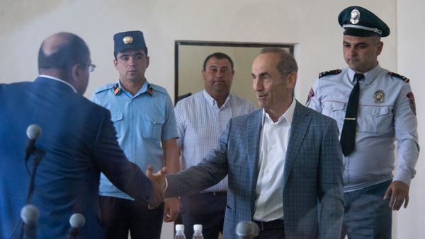 Роберт Кочарян с адвокатом Айком Алумяном на заседании суда по делу 1 марта (15 мая 2019). Еревaн - Sputnik Армения