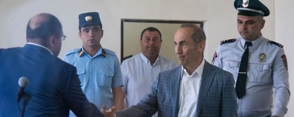 Роберт Кочарян с адвокатом Айком Алумяном на заседании суда по делу 1 марта (15 мая 2019). Еревaн - Sputnik Արմենիա