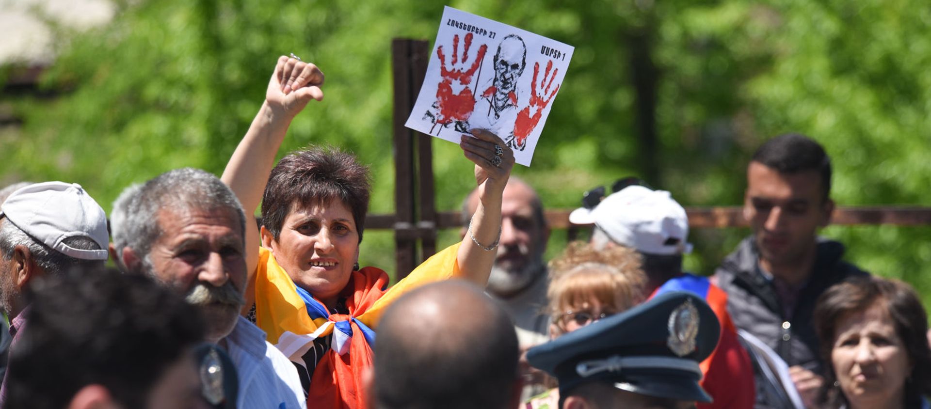 Противники Роберта Кочаряна перед зданием суда общей юрисдикции столичных административных районов Аван и Нор Норк (15 мая 2019). Еревaн - Sputnik Армения, 1920, 16.05.2019