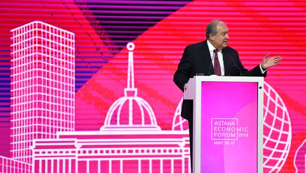 Выступление президента Армении Армена Саркисяна на 12-м Астанинском экономическом форуме (16 мая 2019). Нур-Султан - Sputnik Արմենիա