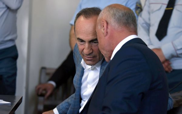Արկադի Ղուկասյանն ու Ռոբերտ Քոչարյանը Արկադի Ղուկասյանն ու Ռոբերտ Քոչարյանը - Sputnik Արմենիա