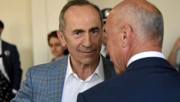 Экс-президент Карабаха Аркадий Гукасян и Роберт Кочарян в зале суда по делу 1 марта (16 мая 2019). Еревaн - Sputnik Армения