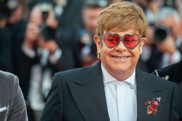 Певец и композитор Элтон Джон на красной дорожке премьеры фильма Rocketman в рамках 72-го Каннского кинофестиваля (16 мая 2019). Канны - Sputnik Армения