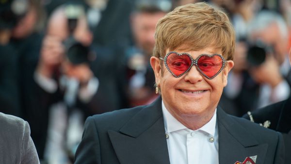 Певец и композитор Элтон Джон на красной дорожке премьеры фильма Rocketman в рамках 72-го Каннского кинофестиваля (16 мая 2019). Канны - Sputnik Армения