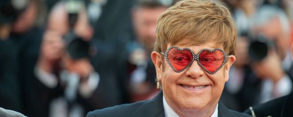 Певец и композитор Элтон Джон на красной дорожке премьеры фильма Rocketman в рамках 72-го Каннского кинофестиваля (16 мая 2019). Канны Певец и композитор Элтон Джон на красной дорожке премьеры фильма Rocketman в рамках 72-го Каннского кинофестиваля (16 мая 2019). Канны - Sputnik Армения