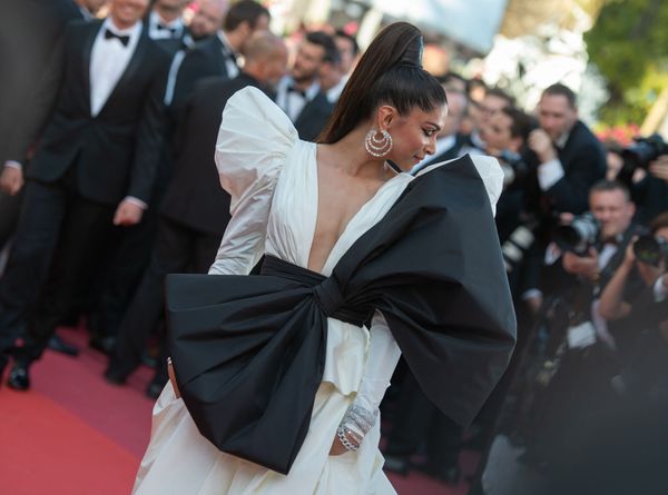 Актриса и модель Дипика Падукон на красной дорожке премьеры фильма Rocketman в рамках 72-го Каннского кинофестиваля (16 мая 2019). Канны - Sputnik Армения