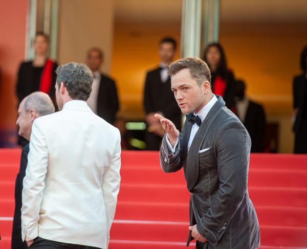 Актер Тэрон Эджертон на красной дорожке премьеры фильма Rocketman в рамках 72-го Каннского кинофестиваля (16 мая 2019). Канны - Sputnik Армения