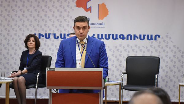Речь Артура Казиняна на первом съезде партии Одна Армения (18 мая 2019). Еревaн Речь Артура Казиняна на первом съезде партии Одна Армения (18 мая 2019). Еревaн - Sputnik Армения