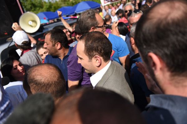 Рад, что мой отец выходит на свободу - младший сын Кочаряна Рад, что мой отец выходит на свободу - младший сын Кочаряна - Sputnik Армения