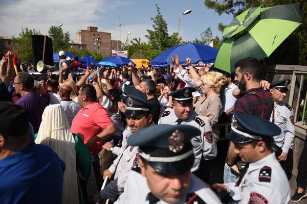 Рад, что мой отец выходит на свободу - младший сын Кочаряна Рад, что мой отец выходит на свободу - младший сын Кочаряна - Sputnik Армения
