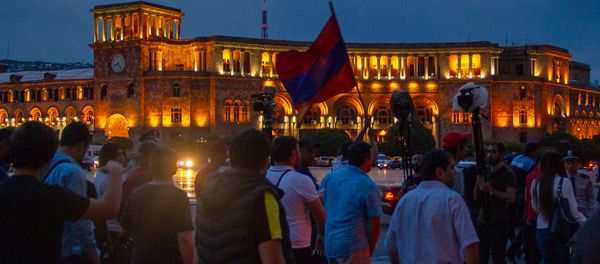 Противники Роберта Кочаряна проводят шествие по центральным улицам столицы (18 мая 2019). Еревaн - Sputnik Армения