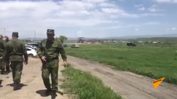 Хочешь мира...: российские пограничники показали свои умения армянским школьникам - Sputnik Армения