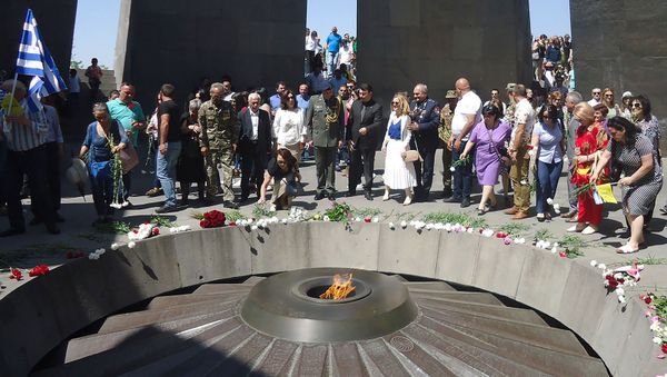 Шествие к мемориалу Цицернакаберд в память Геноцида греков в Османской Турции (19 мая 2019). Еревaн - Sputnik Արմենիա