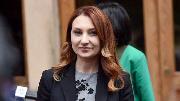 Руководитель фракции Мой шаг Лилит Макунц ответила на вопросы журналистов перед зданием Дома правительства Армении (20 мая 2019). Еревaн - Sputnik Армения