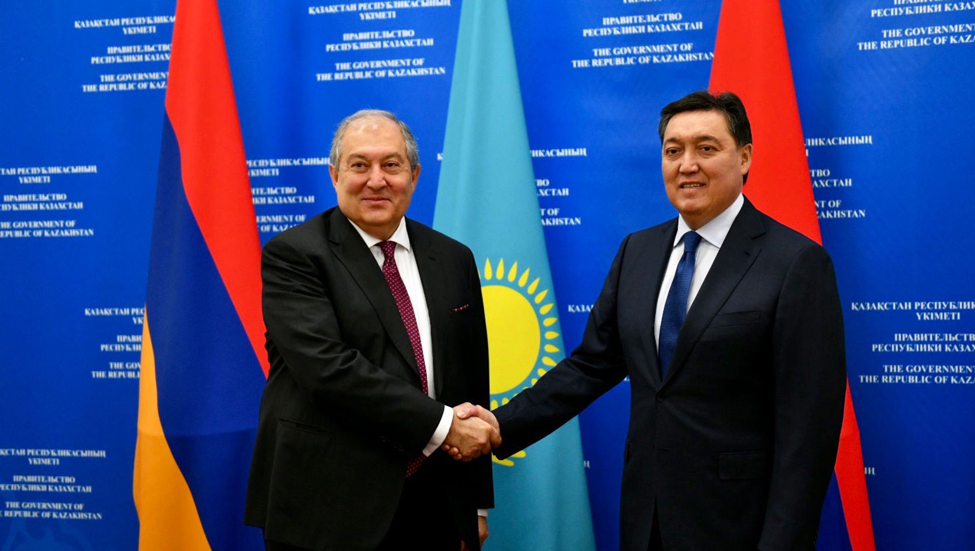 Встреча президента Армении Армена Саркисяна с премьер-министром Казахстана Аскаром Маминым (20 мая 2019). Нур-Султан Встреча президента Армении Армена Саркисяна с премьер-министром Казахстана Аскаром Маминым (20 мая 2019). Нур-Султан - Sputnik Армения, 1920, 02.06.2021
