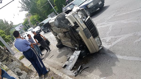 Ավտովթար Երևանում. երթևեկությունը կաթվածահար է եղել. լուսանկարներ - Sputnik Արմենիա