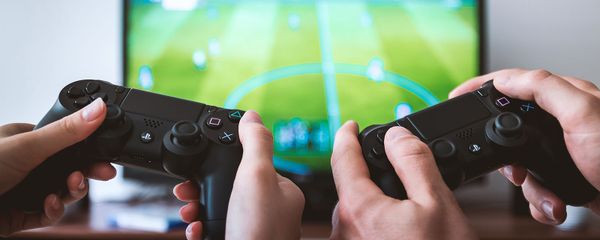 Геймеры за игрой в PlayStation Геймеры за игрой в PlayStation - Sputnik Արմենիա