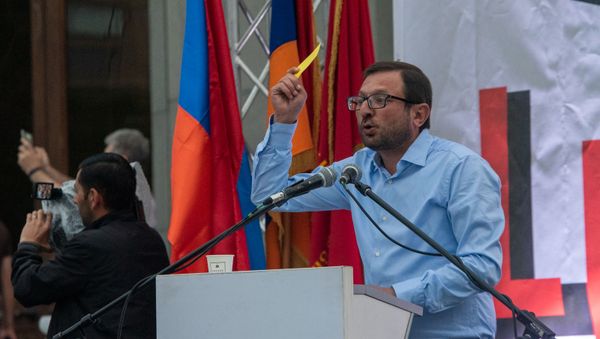 Гегам Манукян на митинге партии АРФ Дашнакцутюн на площади Свободы (23 мая 2019). Еревaн Гегам Манукян на митинге партии АРФ Дашнакцутюн на площади Свободы (23 мая 2019). Еревaн - Sputnik Армения