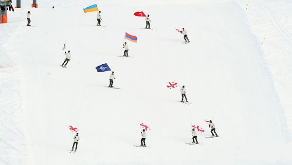 Армянские военнослужащие участвуют в промежуточном зимнем курсе горной подготовки Сачхерской школы им. полковника Бесика Кутателадзе - Sputnik Армения
