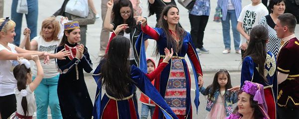 Флешмоб «Ари пари Кочари» («Давай станцуем Кочари!») от Армянского культурного центра в Ташкенте - Sputnik Արմենիա