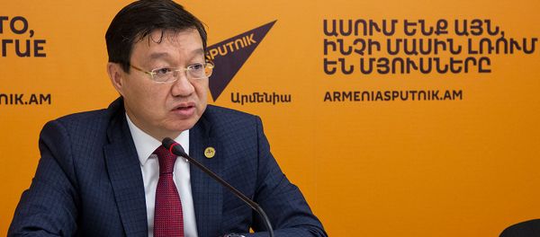 Пресс-конференция Чрезвычайного и Полномочного посла Казахстана в Армении Тимура Уразаева (27 мая 2019). Еревaн Пресс-конференция Чрезвычайного и Полномочного посла Казахстана в Армении Тимура Уразаева (27 мая 2019). Еревaн - Sputnik Армения