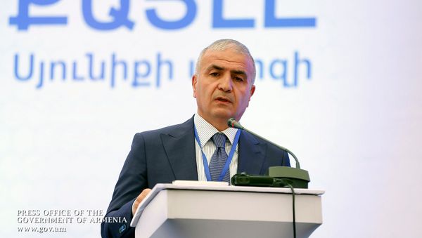 Губернатор Сюника Унан Погосян на форуме «Мой шаг во имя Сюникской области» (27 мая 2017). Татев - Sputnik Армения