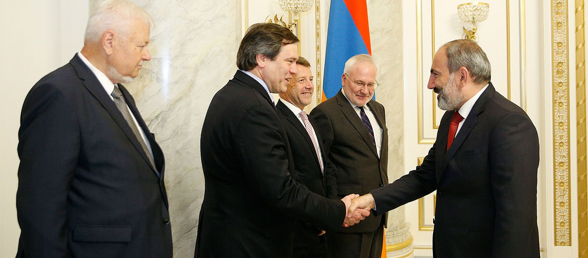 Премьер-министр Армении Никол Пашинян встретился с сопредседателями МГ ОБСЕ (27 мая 2019). Еревaн - Sputnik Армения, 1920, 18.08.2021