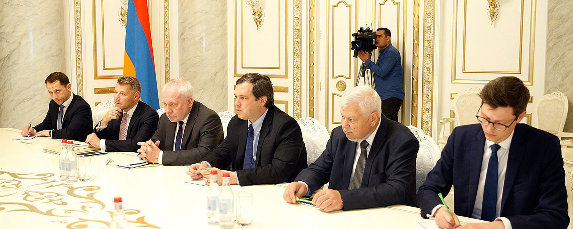 Сопредседатели Минской групы ОБСЕ на встрече с премьер-министром Армении Никoлом Пaшиняном (27 мая 2019). Еревaн - Sputnik Армения, 1920, 29.07.2021