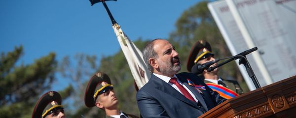 Выступление премьер-министра Никола Пашиняна во время празднования Первой республики (28 мая 2019). Сардарапат Выступление премьер-министра Никола Пашиняна во время празднования Первой республики (28 мая 2019). Сардарапат - Sputnik Армения