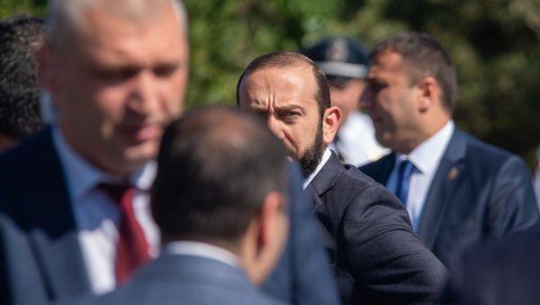 Спикер парламента Арарат Мирзоян перед началом официальной церемонии празднования Первой республики (28 мая 2019). Сардарапат - Sputnik Армения