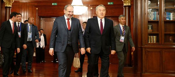 Премьер-министр Армении Никол Пашинян встретился с первым президентом Казахстана Нурсултаном Назарбаевым (28 мая 2019). Нур-Султан - Sputnik Армения