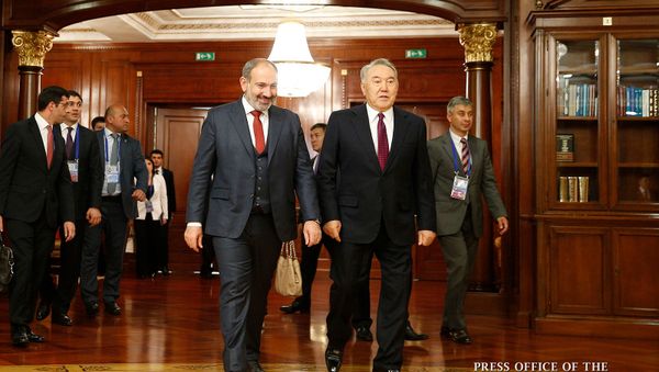 Премьер-министр Армении Никол Пашинян встретился с первым президентом Казахстана Нурсултаном Назарбаевым (28 мая 2019). Нур-Султан - Sputnik Армения
