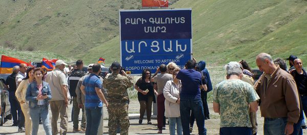 Измененная табличка при въезде в Карабах - Sputnik Արմենիա