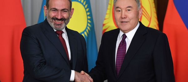 Премьер-министр Армении Никол Пашинян встретился с первым президентом Казахстана Нурсултаном Назарбаевым (28 мая 2019). Нур-Султан - Sputnik Արմենիա