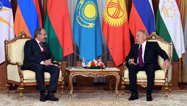Премьер-министр Армении Никол Пашинян встретился с первым президентом Казахстана Нурсултаном Назарбаевым (28 мая 2019). Нур-Султан - Sputnik Արմենիա