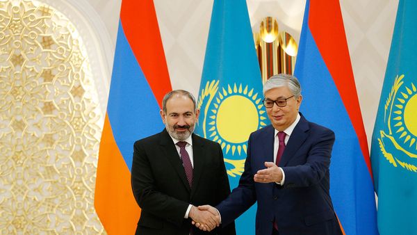 Встреча премьер-министра Армении Никола Пашиняна и президента Казахстана Касыма-Жомарта Токаева (29 мая 2019). Нур-Султан - Sputnik Армения