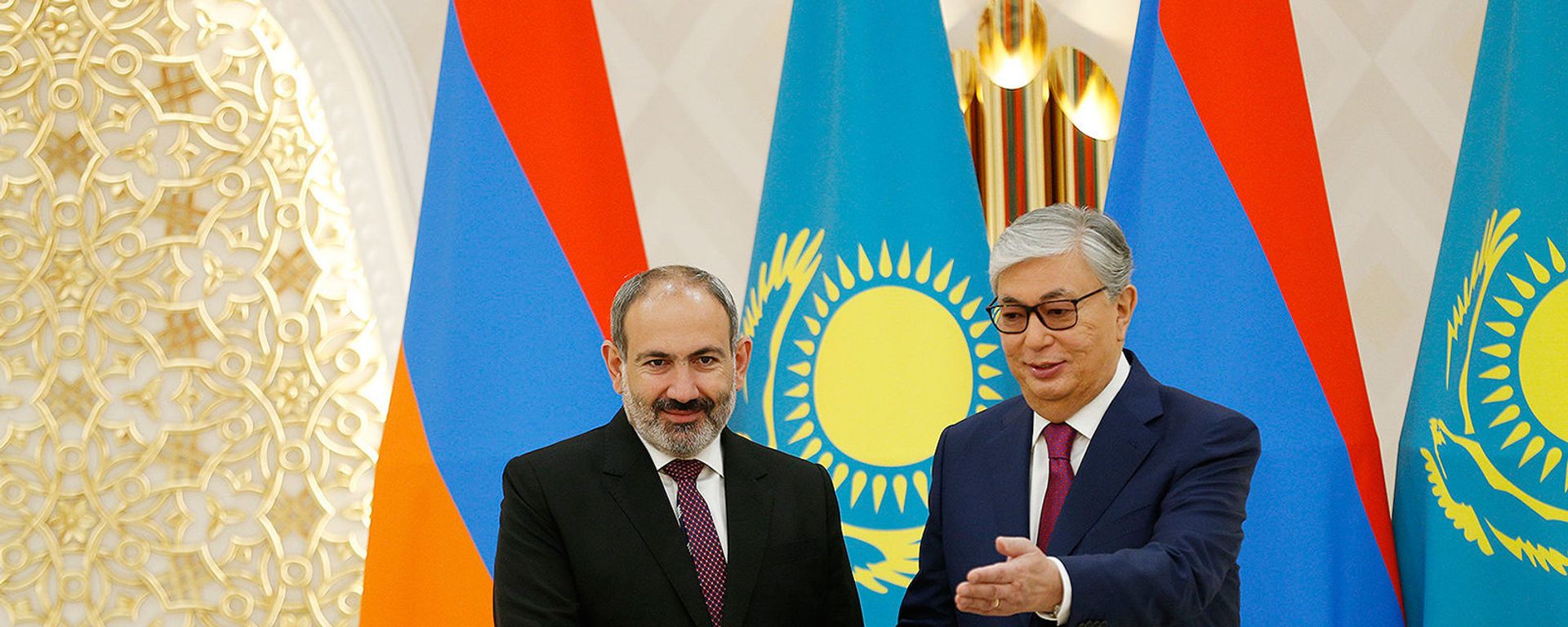 Встреча премьер-министра Армении Никола Пашиняна и президента Казахстана Касыма-Жомарта Токаева (29 мая 2019). Нур-Султан - Sputnik Արմենիա, 1920, 02.08.2021