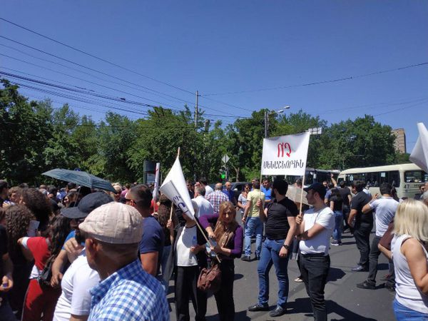 Բողոքի ակցիա Երևանում. մարդիկ փակել են Բաղրամյան պողոտան. տեսանյութ - Sputnik Արմենիա