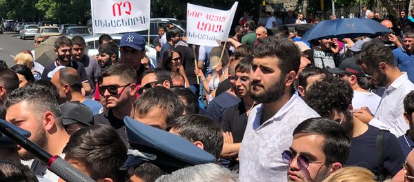 Акция протеста у здания парламента (29 мая 2019). Еревaн Акция протеста у здания парламента (29 мая 2019). Еревaн - Sputnik Армения