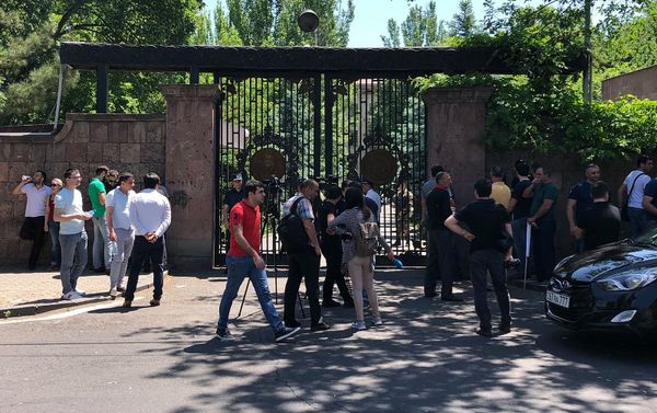 Акция протеста у здания парламента (29 мая 2019). Еревaн - Sputnik Армения